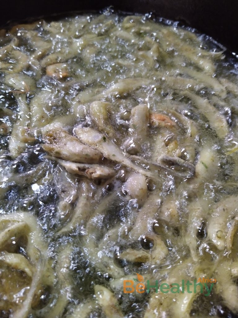 Eja Yoyo frying in vegetable oil